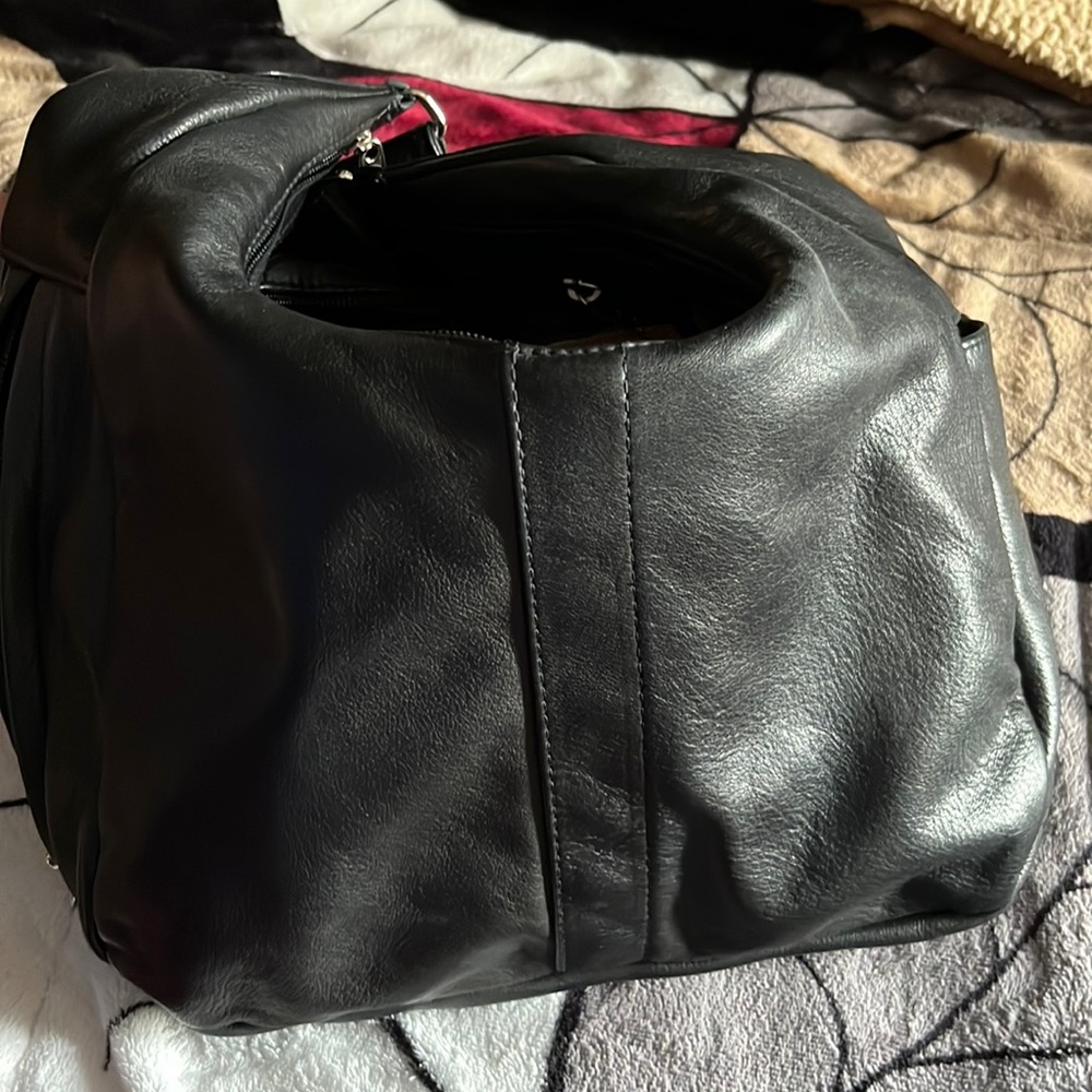 Coronado leather concealed shoulder bag